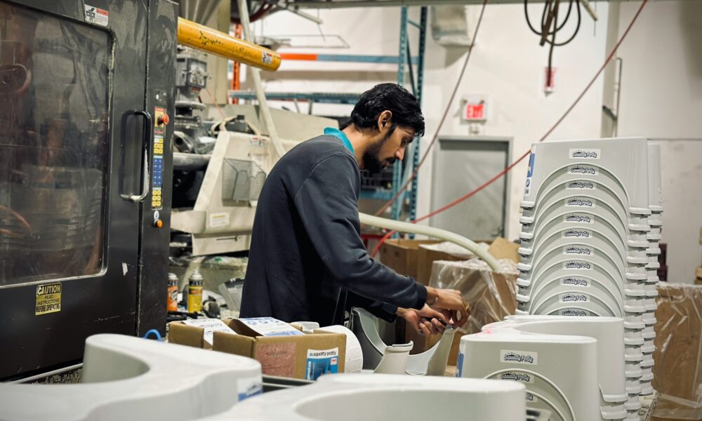 how-us.-based-plastics-manufacturers-are-driving-innovation-in-the-industry